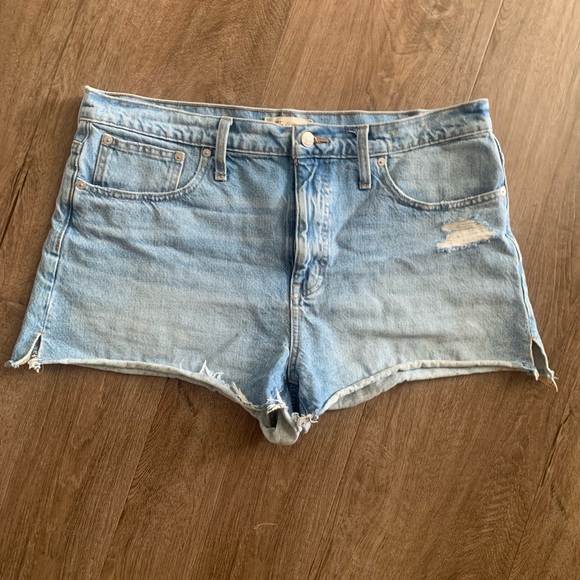 NWT Madewell Relaxed Denim Shorts in Madera Wash: Side-Slit Edition size 31 - Picture 5 of 9